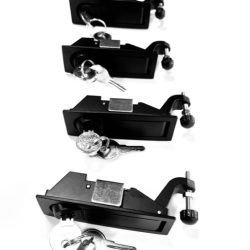 4 x Compression latch Locking (Standard key)